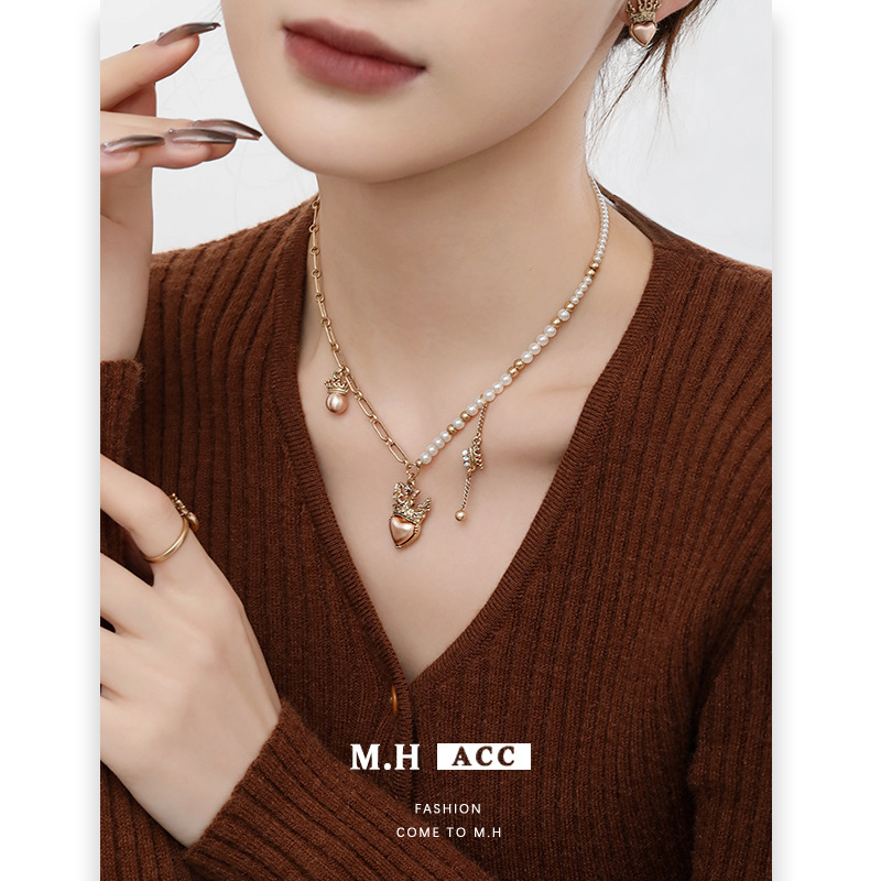 Original matte gold crown heart-shaped necklace accessory, high-end and niche collarbone chain, European and American style fashionable and elegant pendant Specification drawing