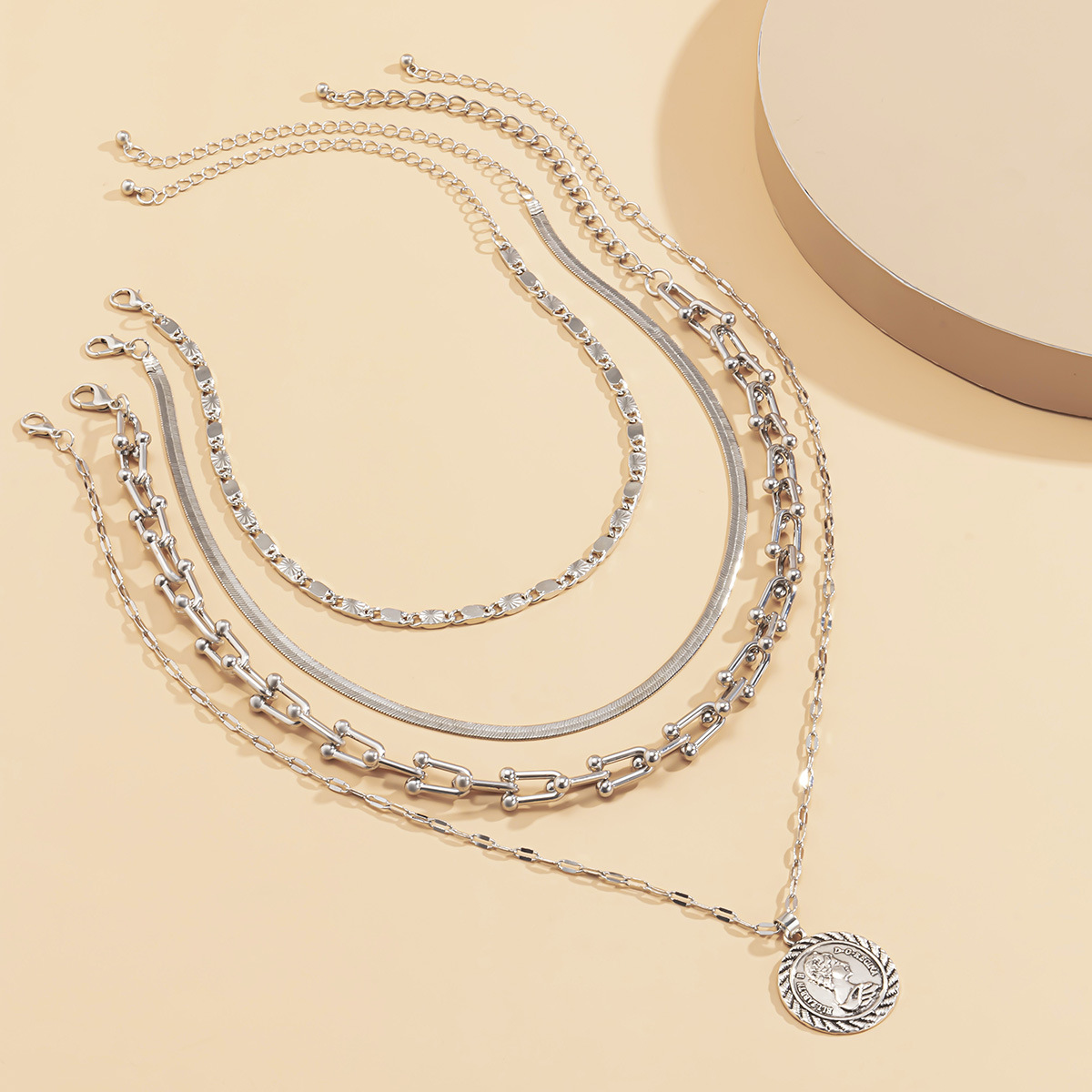 European and American cross-border jewelry, simple multi-layer snake bone U-shaped buckle chain necklace, women's retro circular pendant tassel necklace Specification drawing