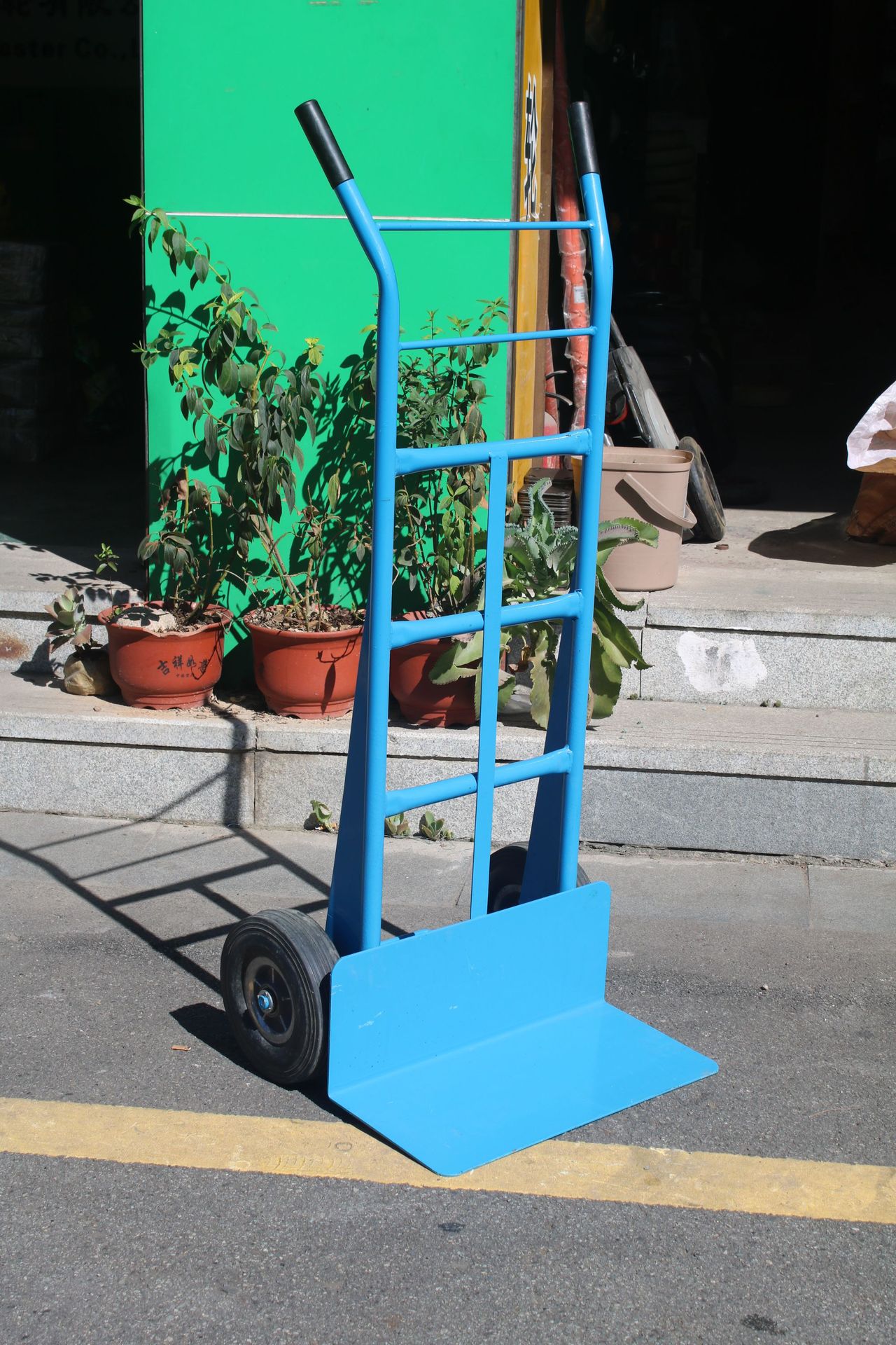 Foreign trade vehicles, hand carts, tiger carts, handling carts full figure