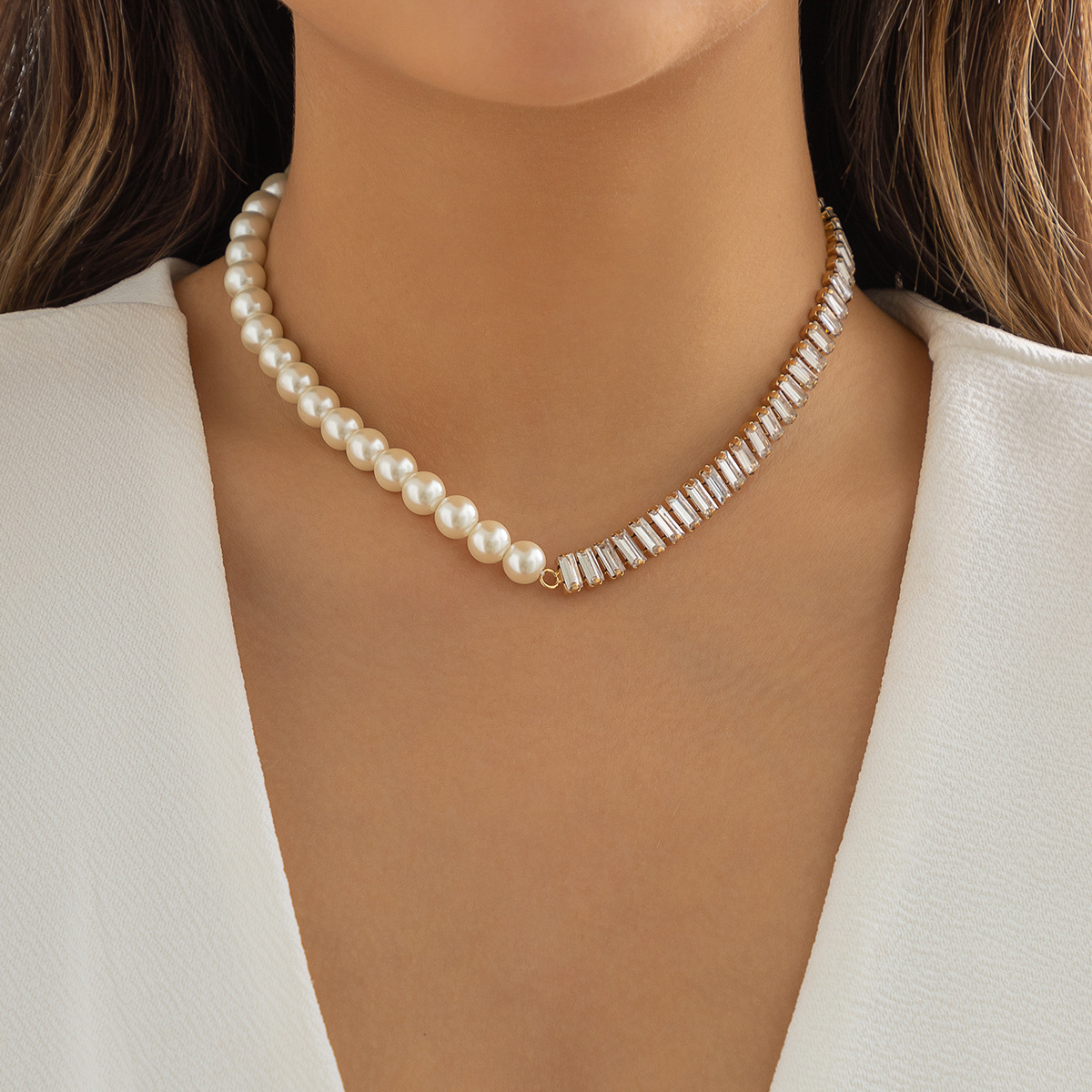 European and American cross-border jewelry hip-hop double-layer water diamond claw chain collarbone chain simple geometric square zircon pearl necklace Application Scenario