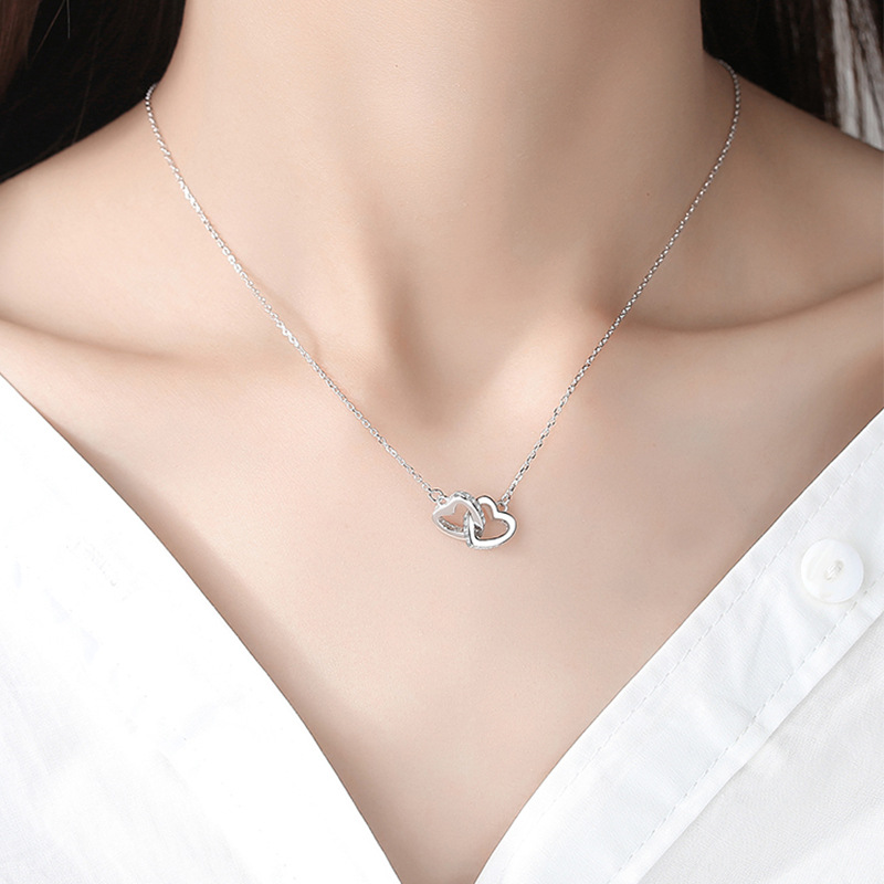 A unique design that doesn't fade, 2022 new style collarbone chain, versatile and simple necklace, Japanese and Korean light luxury titanium steel necklace for women Application Scenario