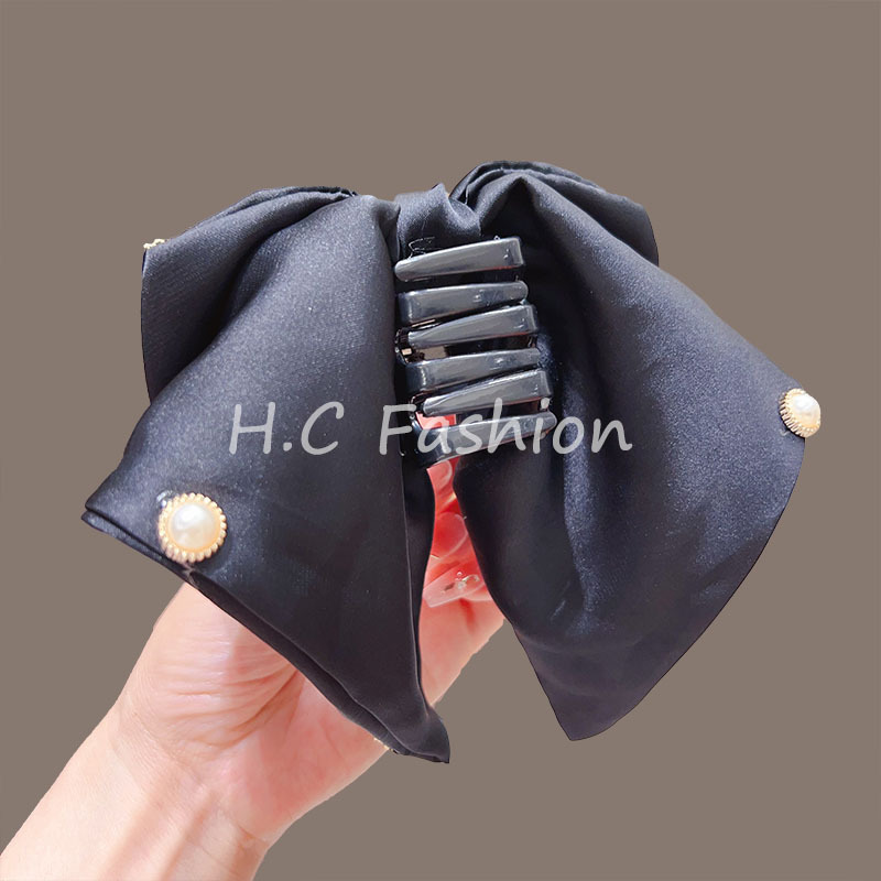 High-end satin bow clip for women's back head shark clip, elegant and versatile ponytail clip, fabric hair clip Application Scenario