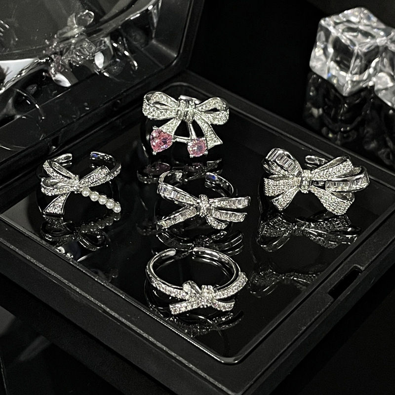 A high-end, light luxury, full diamond zircon bow, sweet and cool open ring for women on Instagram, with a cold and elegant style, a niche ring Application Scenario