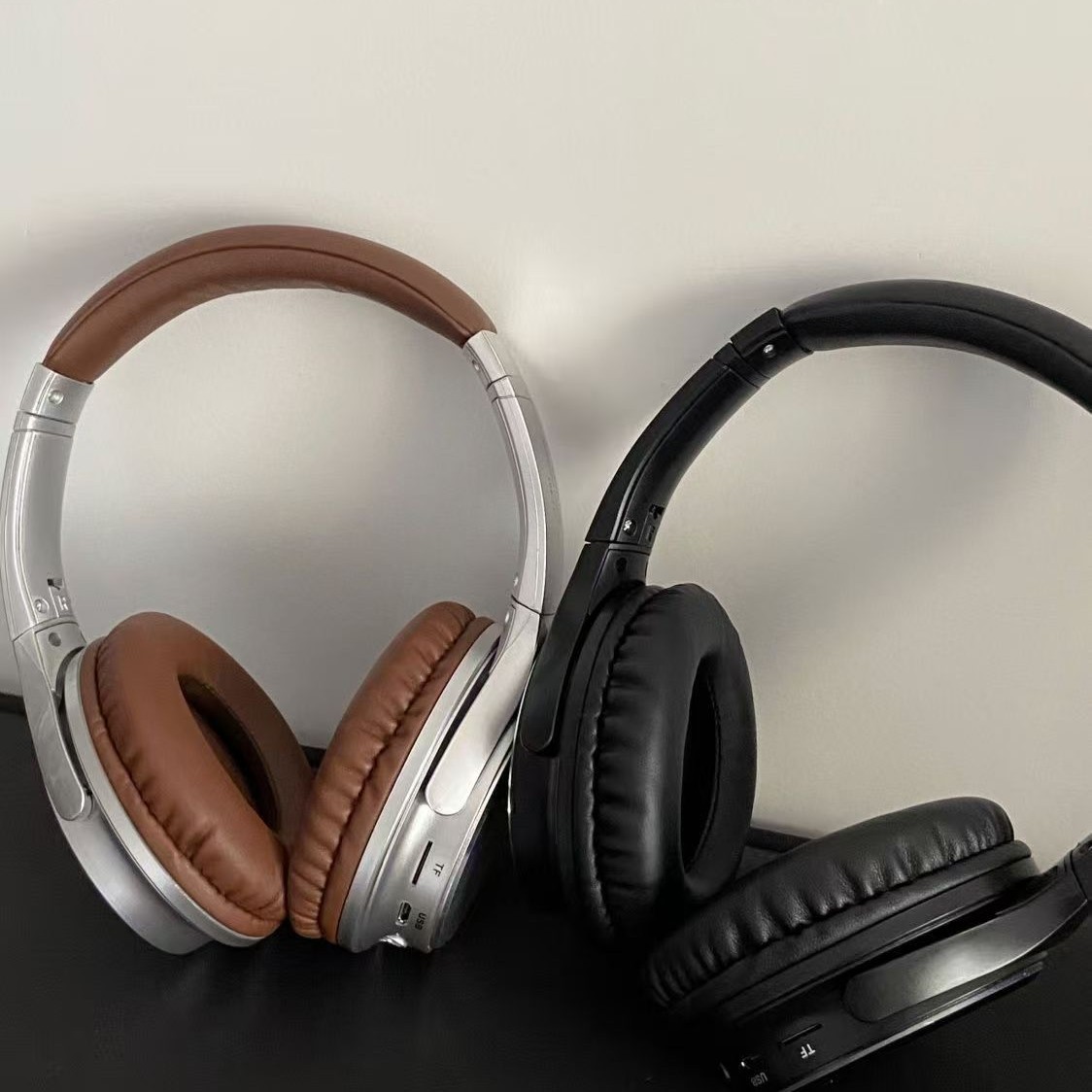 1. Japanese sony SONY retro over-ear Bluetooth headphones, foldable, the same style as the blogger's y2k outfit for photos Application Scenario