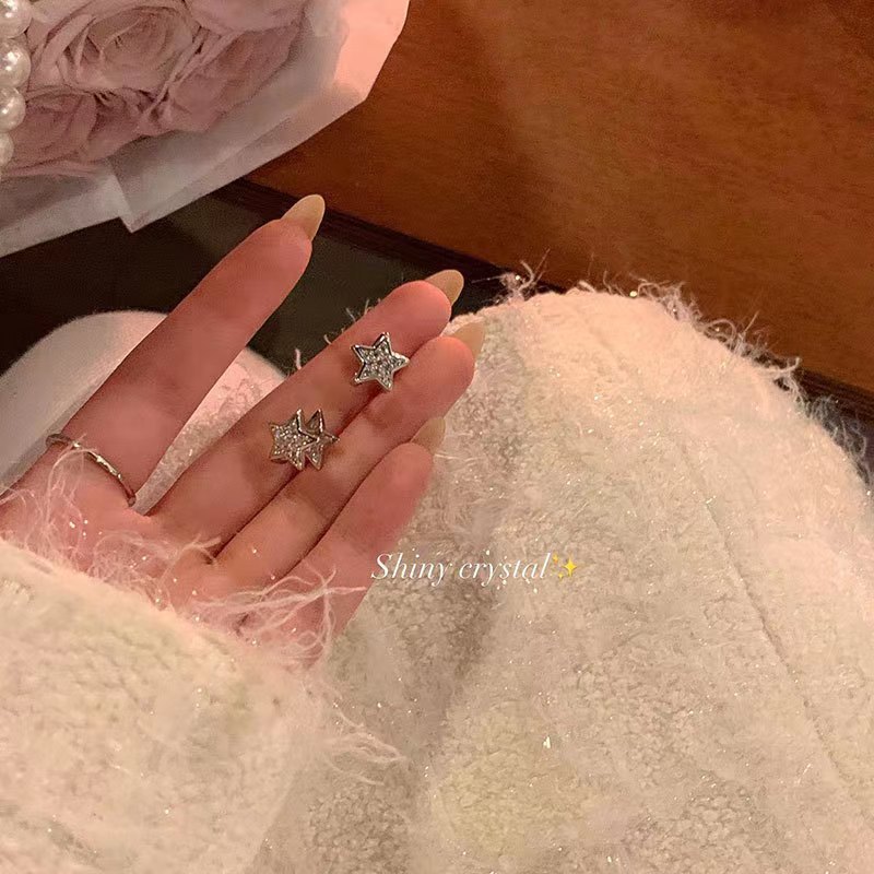Small and exquisite, slightly diamond-encrusted five-pointed star ear studs for women, unique and versatile, elegant ear studs, light luxury and fashionable earrings Specification drawing