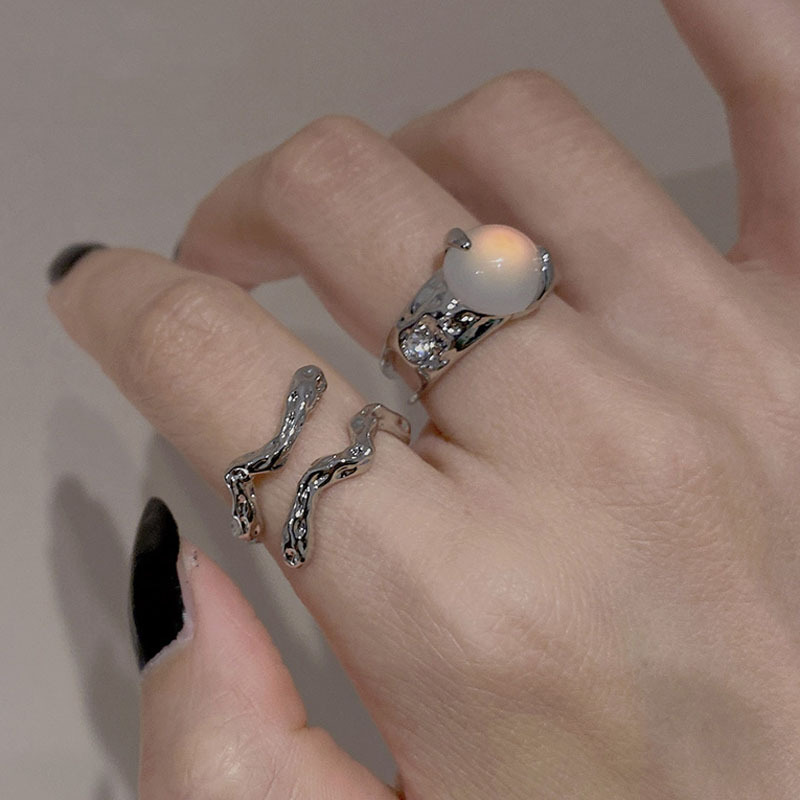 A niche design sense, light luxury and cold style open-mouth ring for women on Instagram, fashionable and individual, moonstone, elegant and simple ring details Picture
