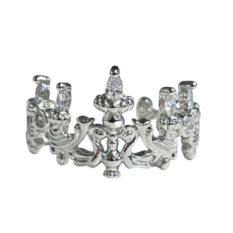 The ring is a delicate and niche design for women, with a cold style and a sense of high-end luxury. It is versatile and suitable for couples, featuring an irregular and fashionable style Item Picture