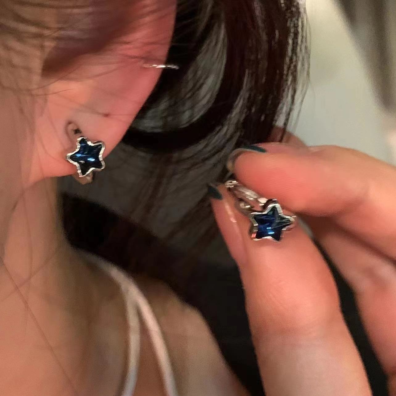 Personalized and versatile blue star ear studs for women, 2025 new style, sweet and cool, spicy girl style, niche design sense, ear stud earrings full figure