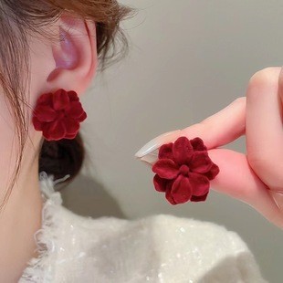 Light luxury and retro style rose stud earrings for women, a new bestseller in 2025, with an Instagram trendy and niche design Specification drawing