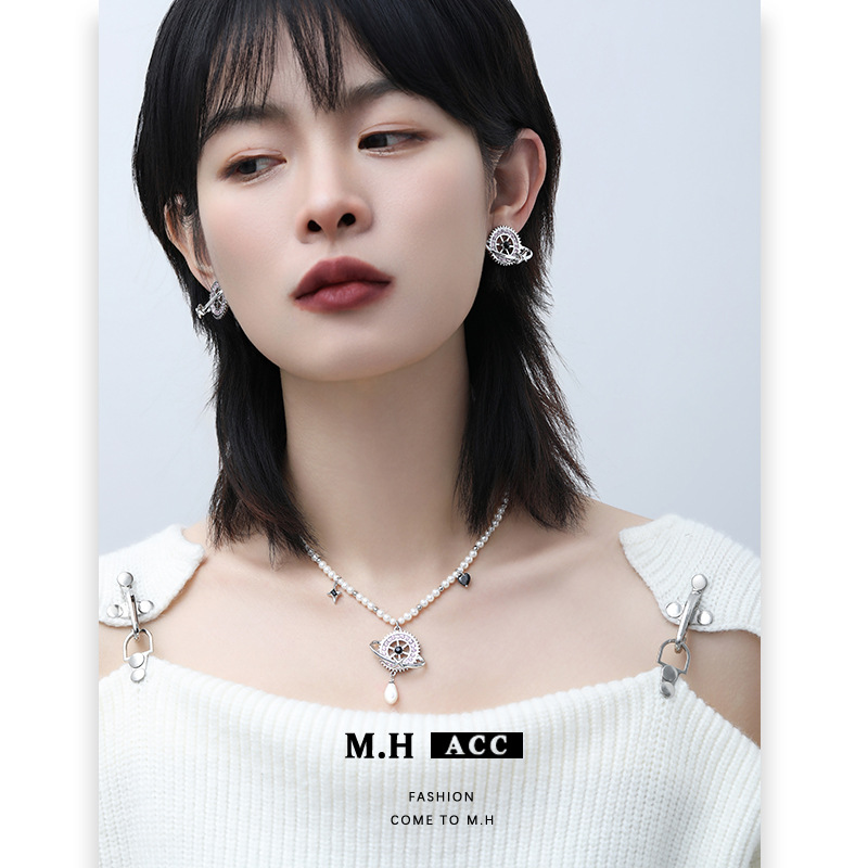 Pink gear pearl necklace, light luxury, niche and high-end women's 2025 trendy collarbone chain, elegant and versatile pendant details Picture