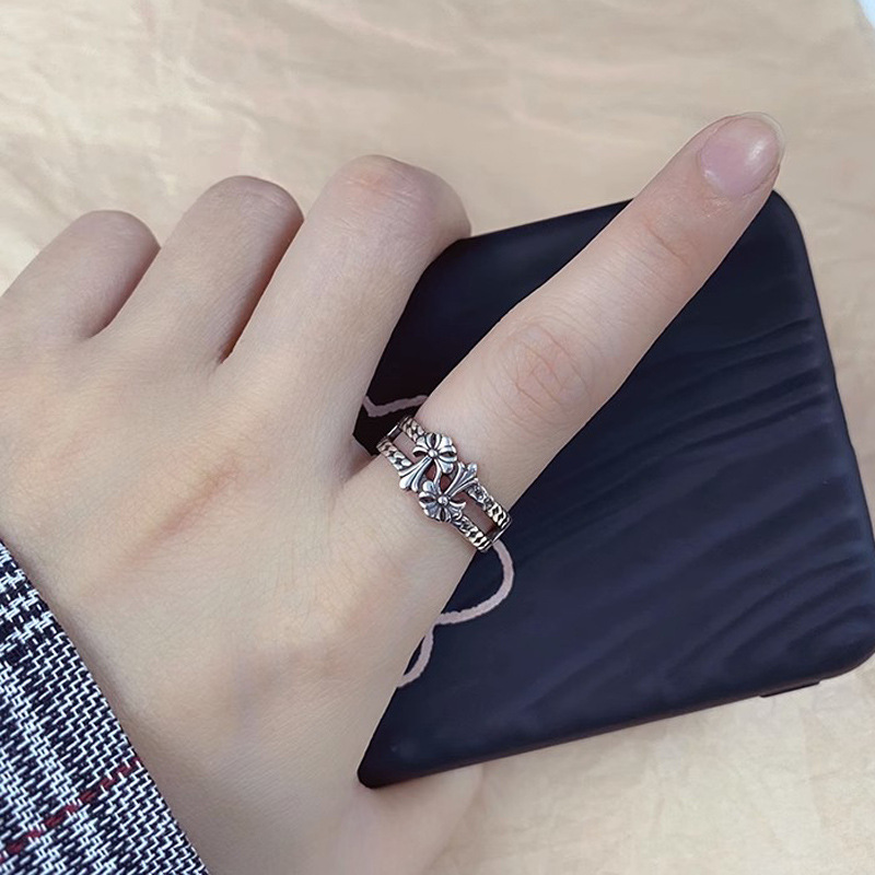 Retro chain cross ring, a trendy and fashionable niche design for women, hip-hop personality, imitation Thai silver open index finger ring Application Scenario