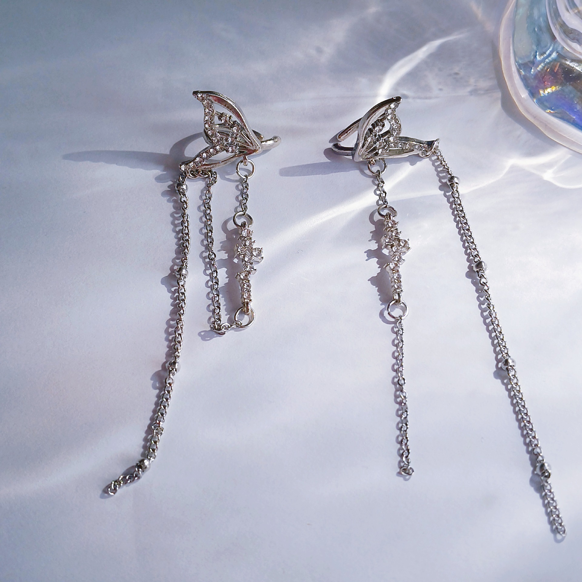 The Mermaid Legend series of fish tail tassel ear clips, women's ear hole-free ear bone clips, niche design, high-end light luxury earrings Application Scenario