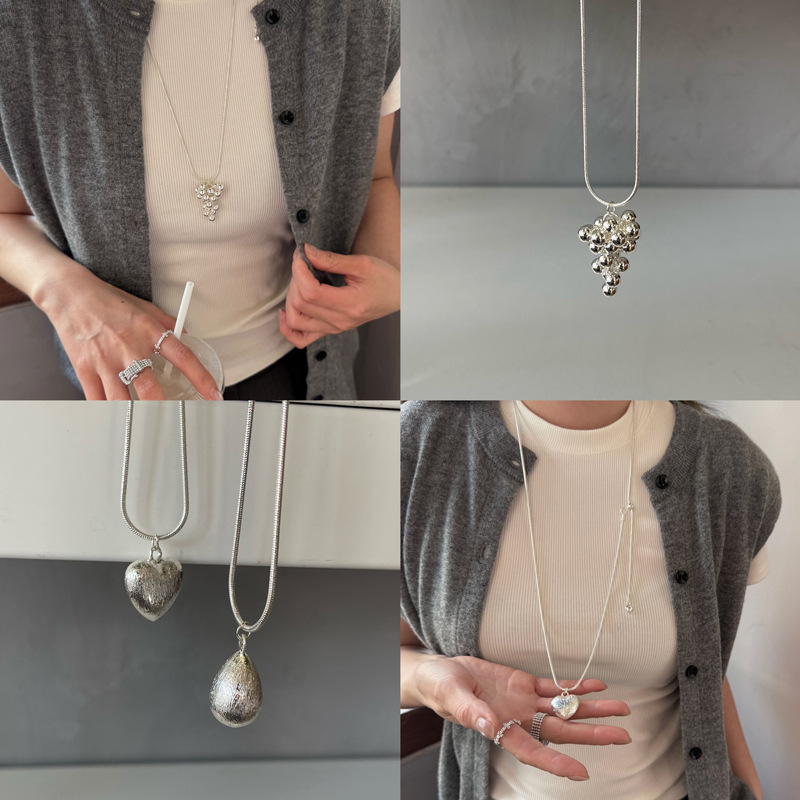 Ins-style simple necklace, heart-shaped texture, extra-long grape pull-out new sweater chain, layered neck chain, collarbone chain full figure