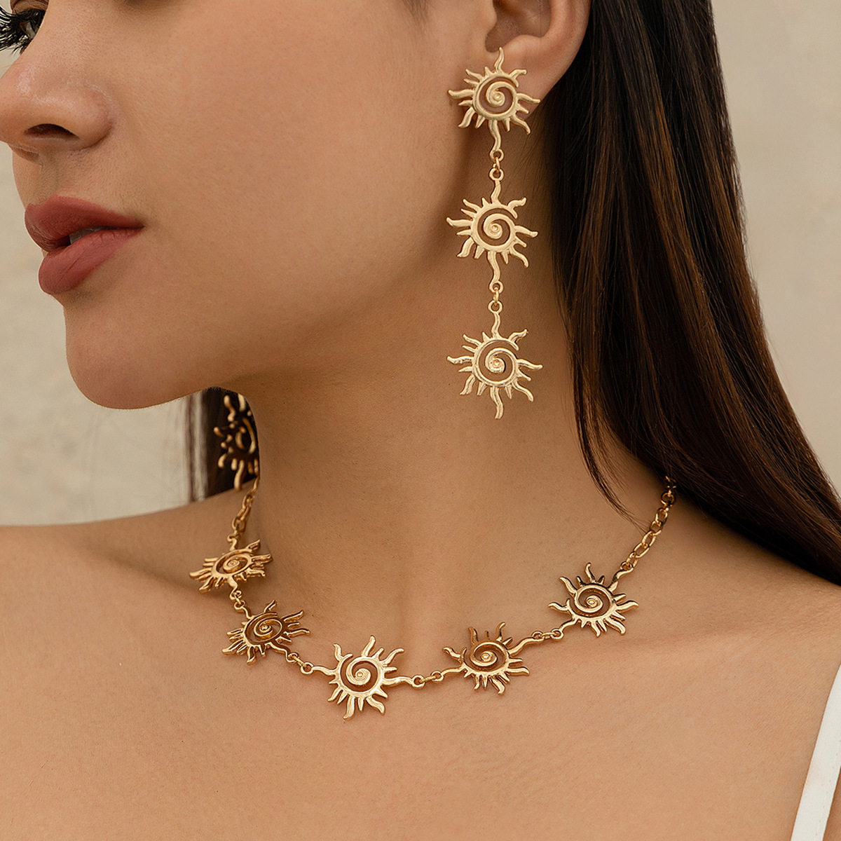 European and American cross-border threaded totem ins style single-layer necklace, simple national metal sun necklace item accessory full figure