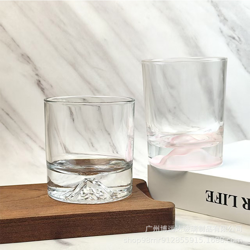 Pink mountain-viewing glass, a niche design glass cup, simple mountain cocktail glass, snow mountain glass, whisky glass Specification drawing