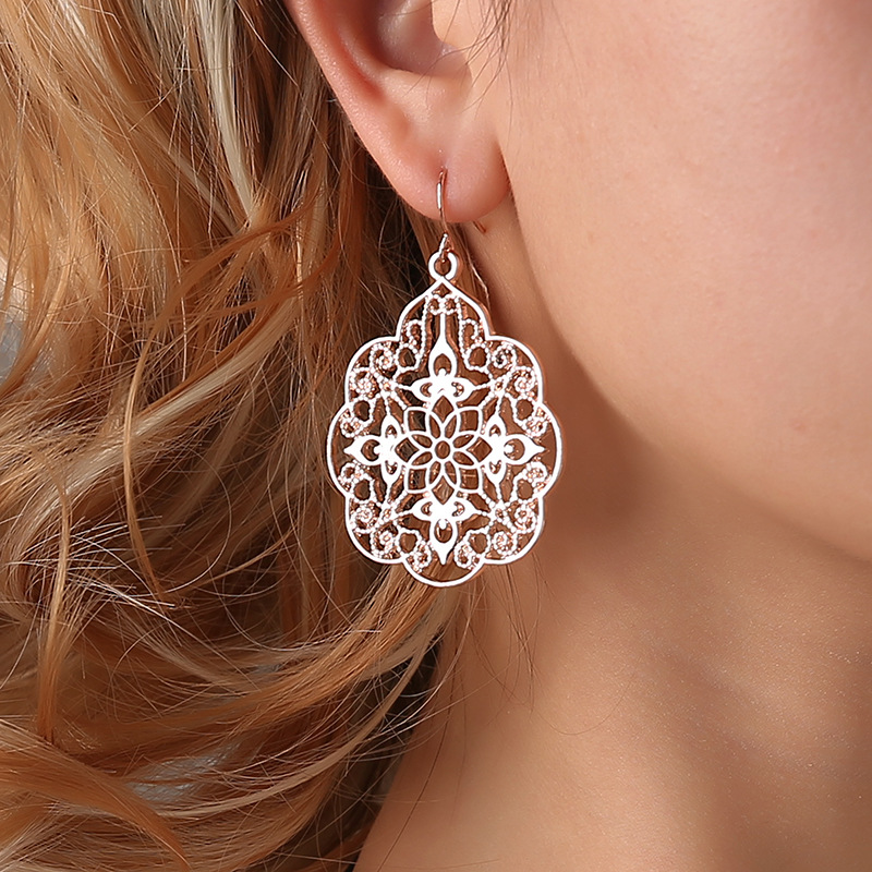 New fashionable court-style checkered hollowed-out earrings from Europe and America are on sale on AliExpress wish. Wholesale alloy electroplated earrings full figure