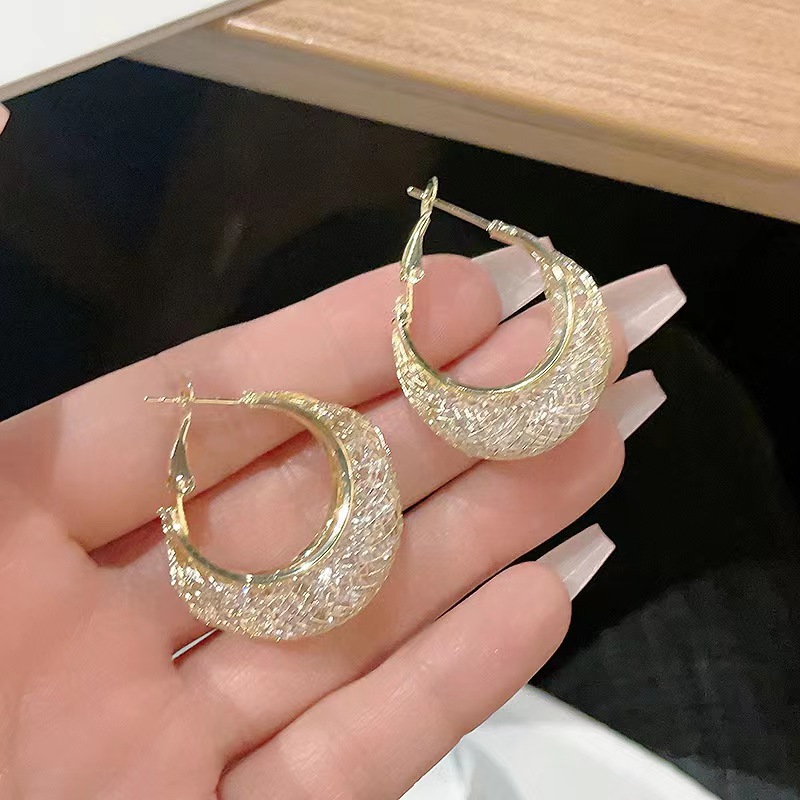 Light luxury gold wire mesh crystal teardrop ear ring earrings, feminine charm, individuality, versatile ear buckle design, ring earrings Application Scenario