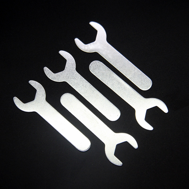 The manufacturer offers wholesale open-end wrenches, disposable products, iron sheet stamping small wrenches and simple hexagonal wrenches in stock details Picture