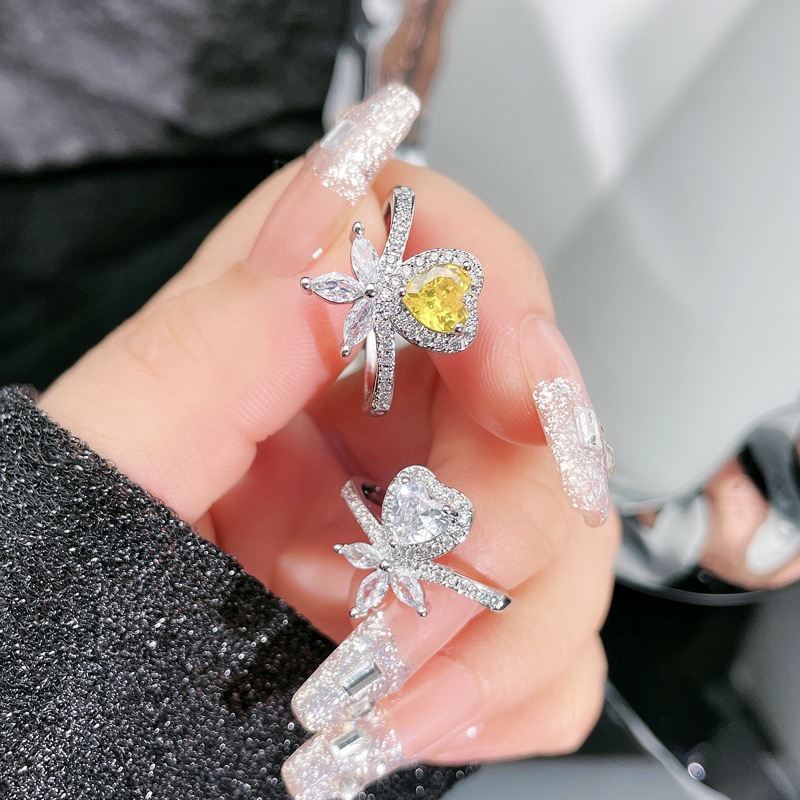 The 2024 new light luxury and high-end heart-shaped yellow diamond ring is a unique, cold, sweet, cool and fashionable index finger ring for women full figure