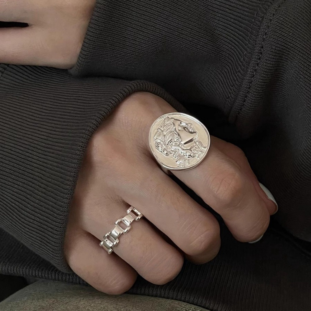 Heavy industry Irregular portrait ring for women, s925 sterling silver, high-end, niche index finger ring, fashionable, individual and cool ring full figure