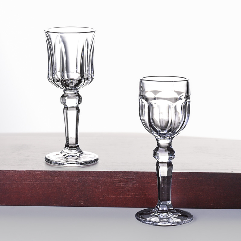 High-footed embossed liquor cup, high-end glass spirits cup, one-sip cup for liquor, small toasting glass with feet, small capacity details Picture