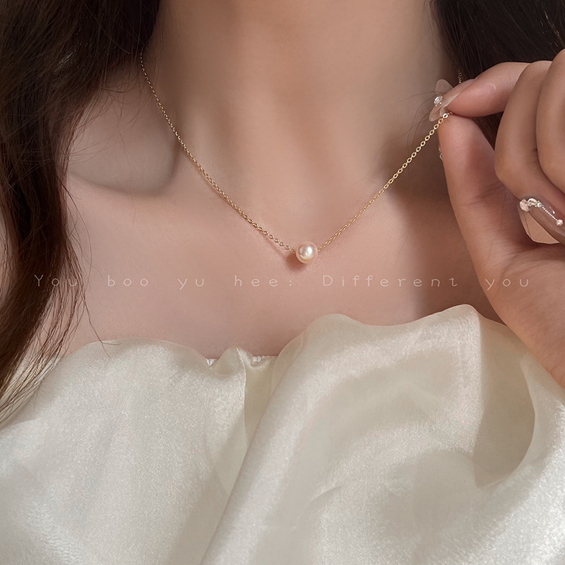 A pearl necklace with a touch of light luxury and niche style for women in summer, a collarbone chain with a touch of French style and simplicity full figure