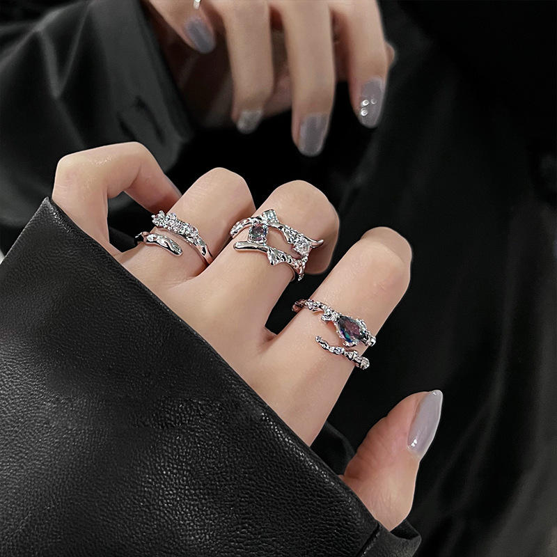 Irregular three-piece ring set for women on Instagram, a cold and trendy, niche design with a high-end gradient gemstone index finger ring Application Scenario