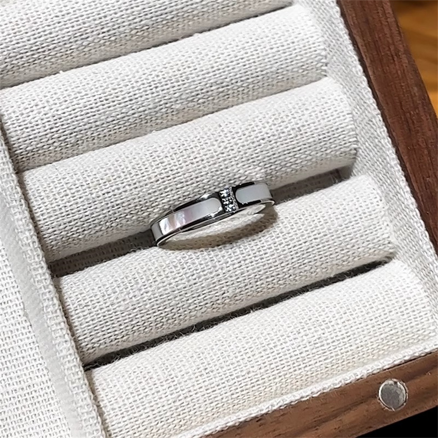 White mother-of-pearl ring, women's ring, light luxury and high-end feel, index finger ring, niche design, plain ring, couple ring trend Application Scenario
