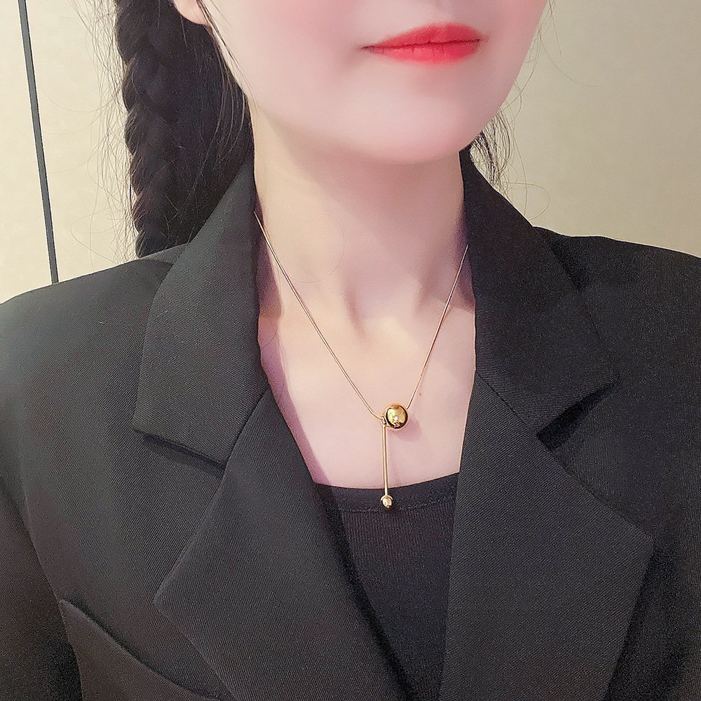 Wholesale of 18K small gold ball tassel necklaces from Japan and South Korea for women. Simple love bean titanium steel collarbone chain design necklace accessory Application Scenario