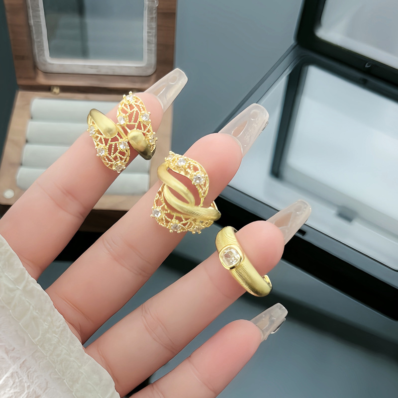 Cross-border European and American style retro three-dimensional lace hollowed-out opening ring for women, exquisite brushed, elegant and high-end ring trend full figure