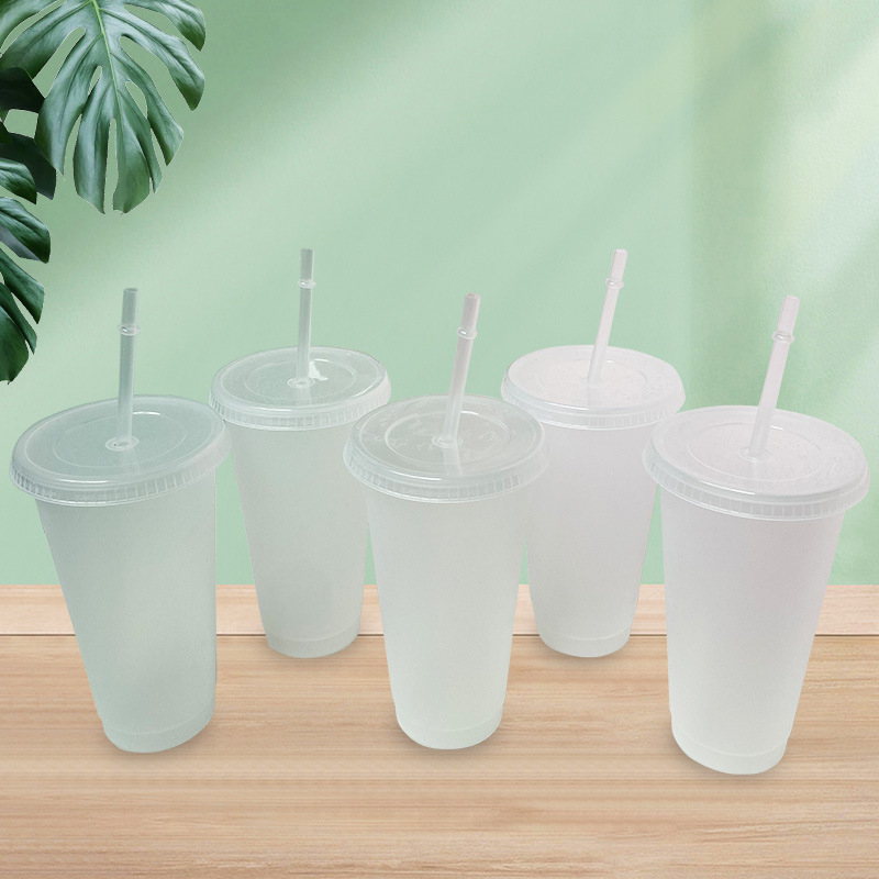 The new transparent plastic cup changes color when cold. The pp plastic straw cup is 700ml for both men and women. Customization is available details Picture