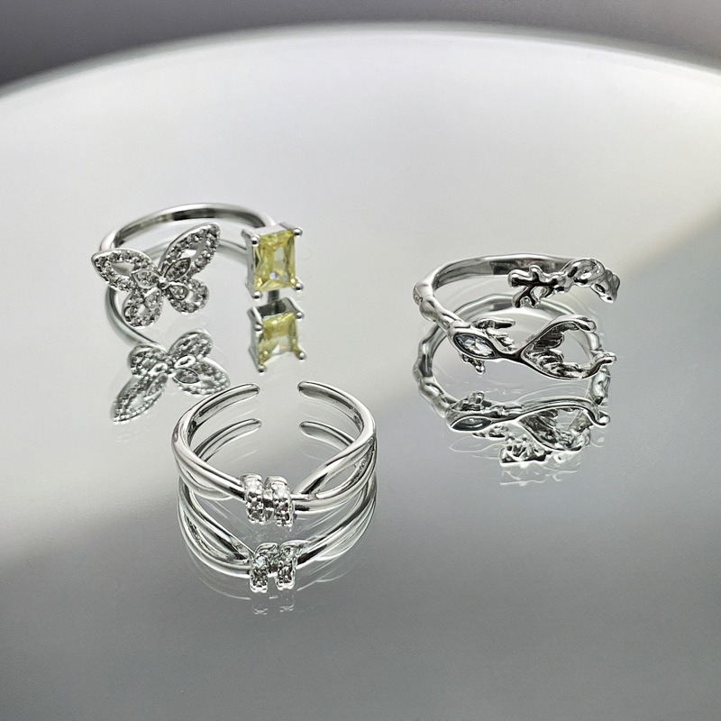 The new butterfly Little goldfish fashion and light luxury open ring exudes a feminine and high-end charm. It features a unique and cold style with exquisite craftsmanship Specification drawing
