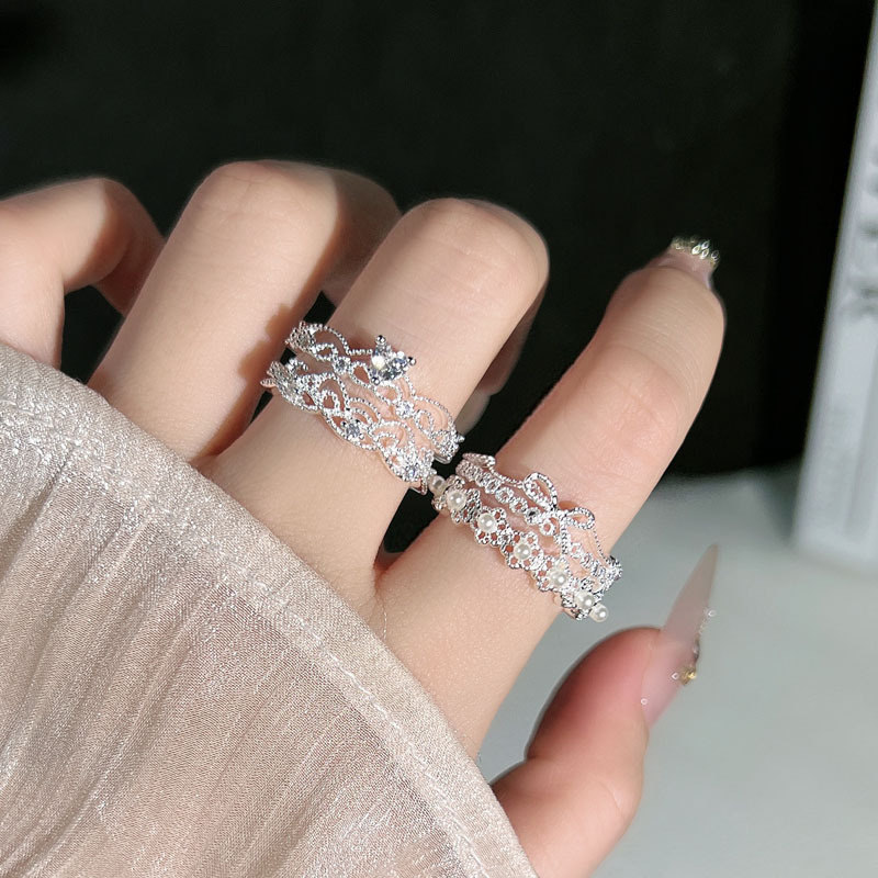 Small diamond lace Korean-style exquisite sparkling diamond pearl open ring, women's niche bow crown, versatile and fashionable ring Application Scenario