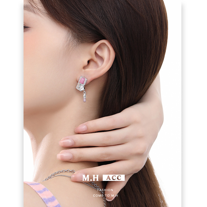 ins Fashion pink pill-shaped earrings 925 silver needle, high-end, sweet and cool style, original and niche design earrings for women Specification drawing