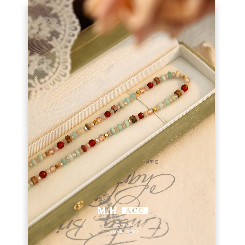 The dopamine-colored beaded necklace has a fresh and stylish design. The collarbone chain is fashionable and versatile, and it's an ins sweet girl style necklace for women full figure