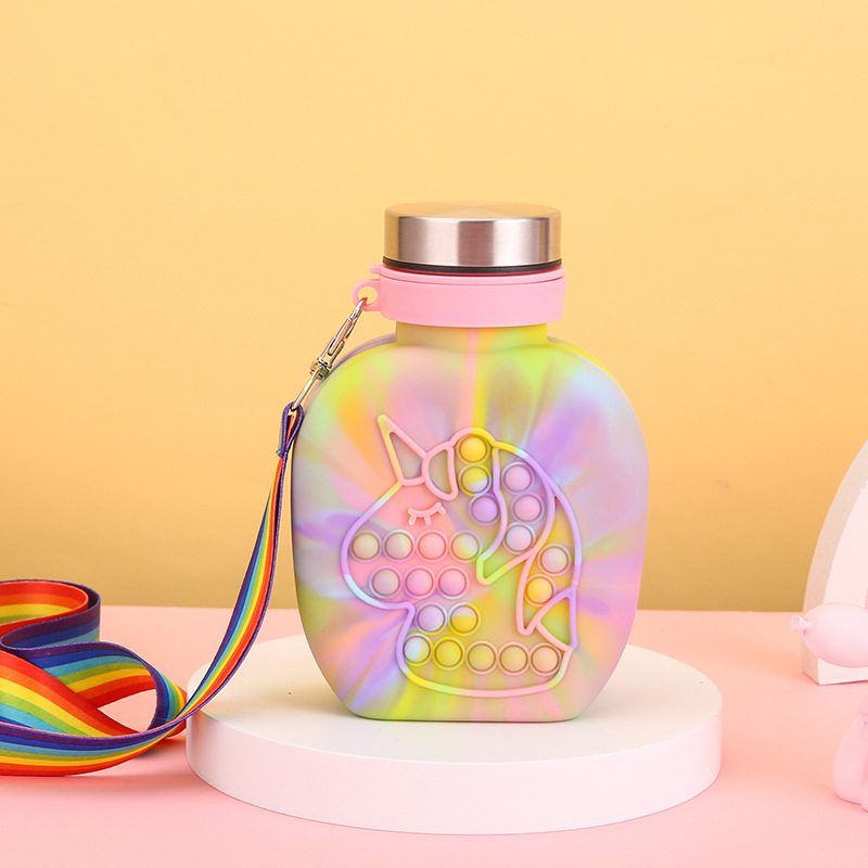 Cross-border folding silicone water bottle, diagonal cross hanging rope, portable water cup, children's educational pinch cup, press and play cup full figure