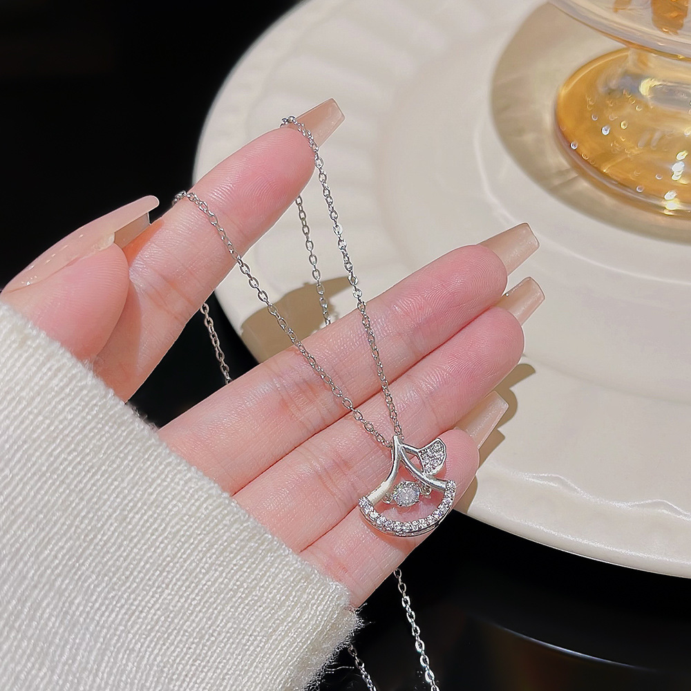 A new design of light luxury and niche zircon ginkgo leaf pendant, collarbone chain necklace, simple and elegant necklace accessory for women Specification drawing