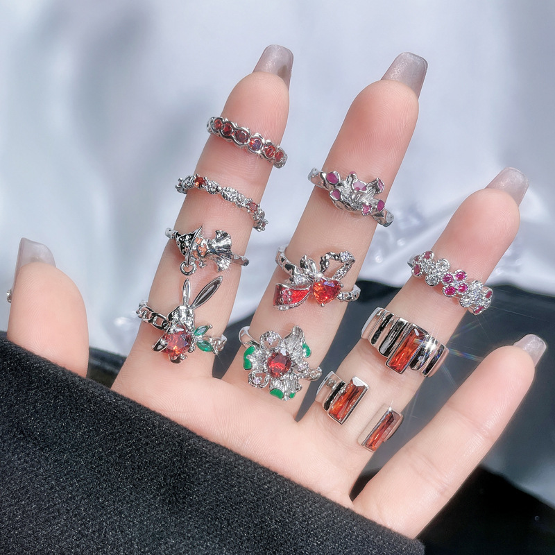 A high-end, niche design red diamond zircon open ring for women on Instagram, with a cold and elegant style, fashionable and individual index finger ring Application Scenario