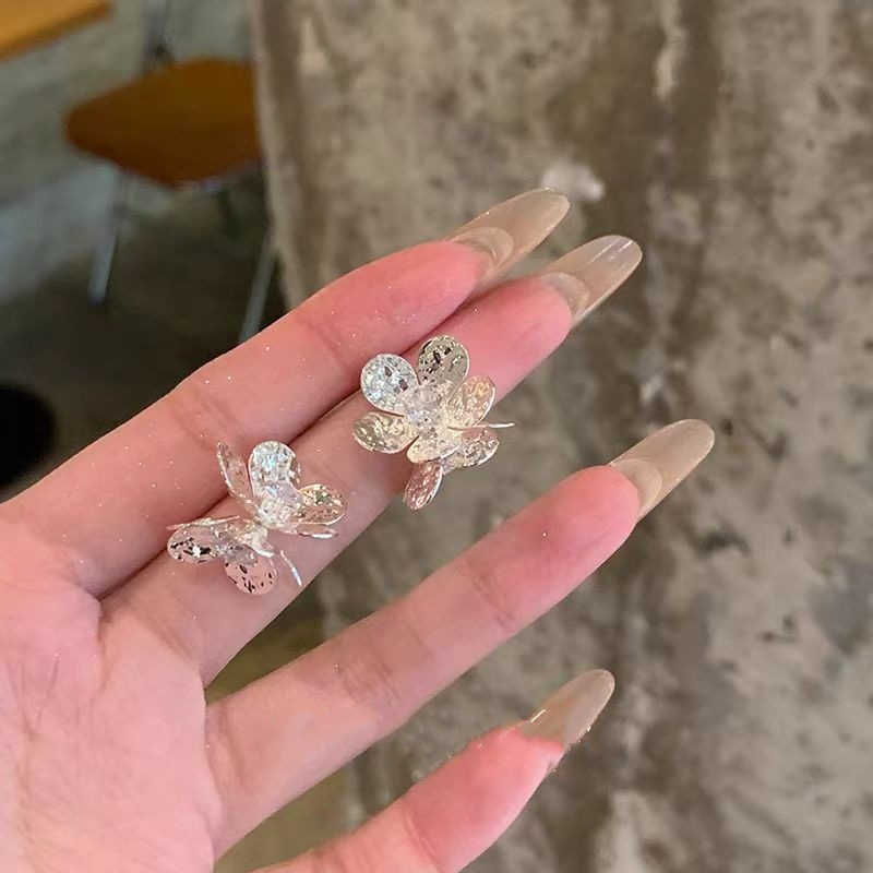 Luoshan Tea 2025 New style tin foil textured zircon flower stud earrings, Korean-style delicate and cold style earrings Specification drawing