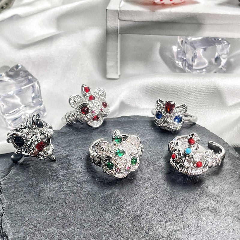 The unique, retro, fashionable and exaggerated opening ring of the lion dance is androgynous, hip-hop and punk. It's a versatile and cool food ring details Picture