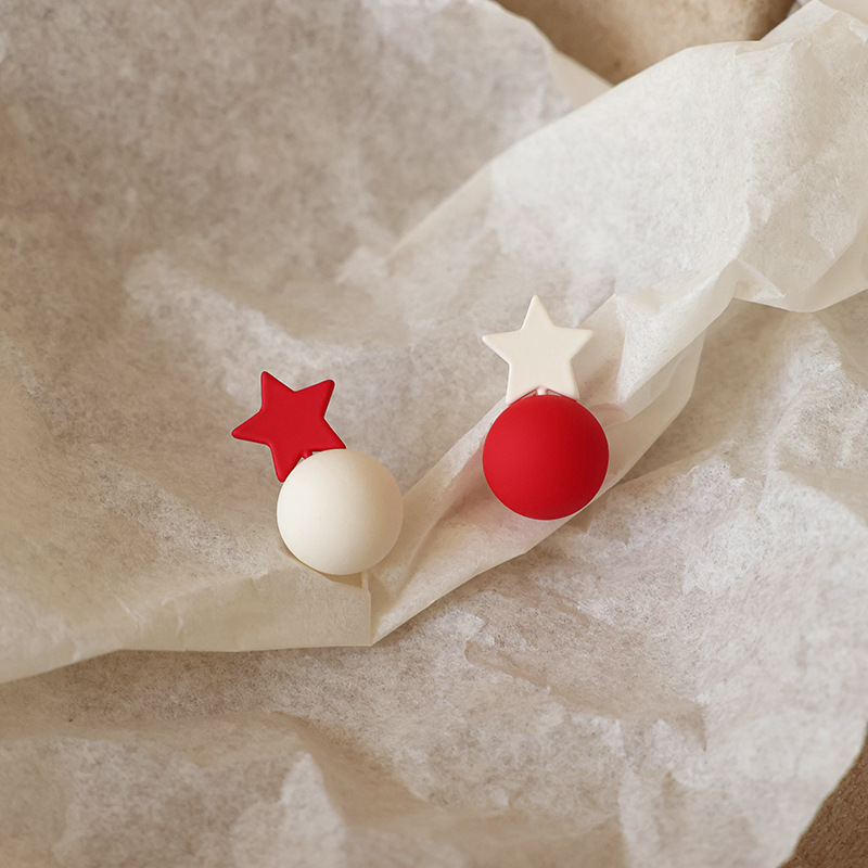 Red star earrings with asymmetrical design, five-pointed star stud earrings, candy-colored earrings, women's autumn and winter collection Application Scenario