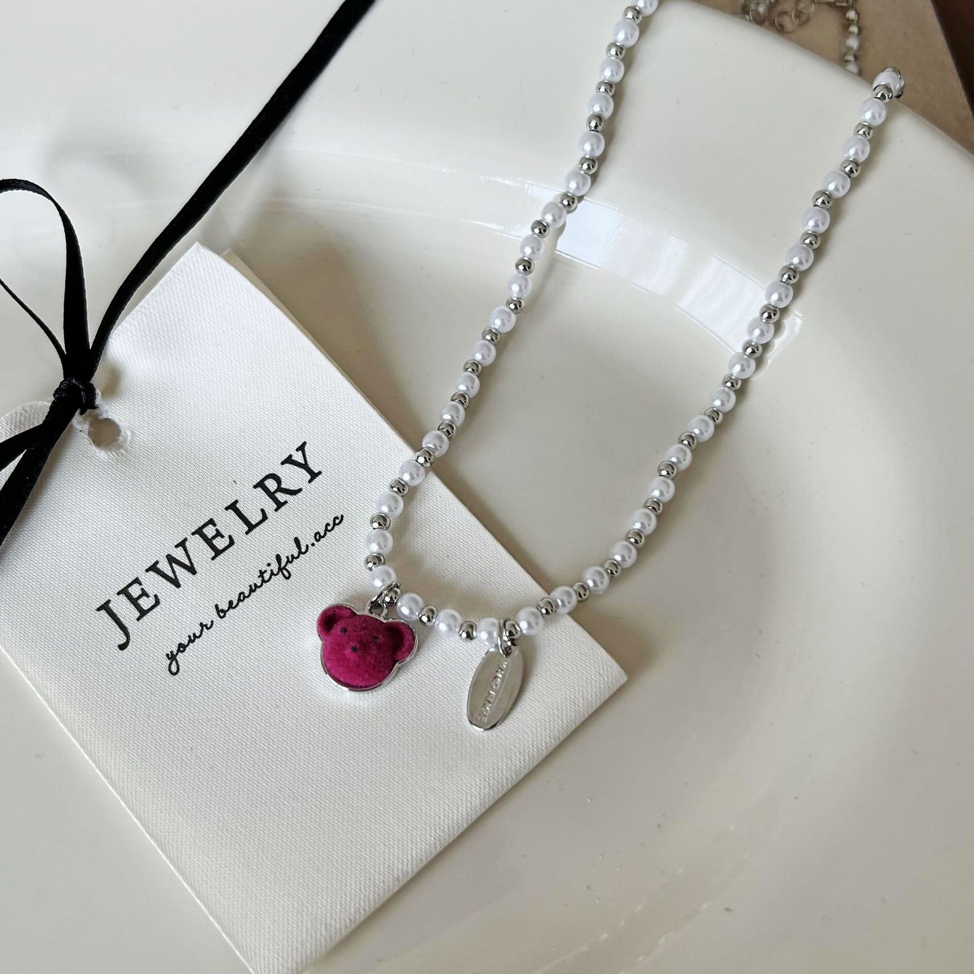 Sweet and cute little bear pearl necklace 2024 new style light luxury niche design Neckchain collarbone chain for women Specification drawing