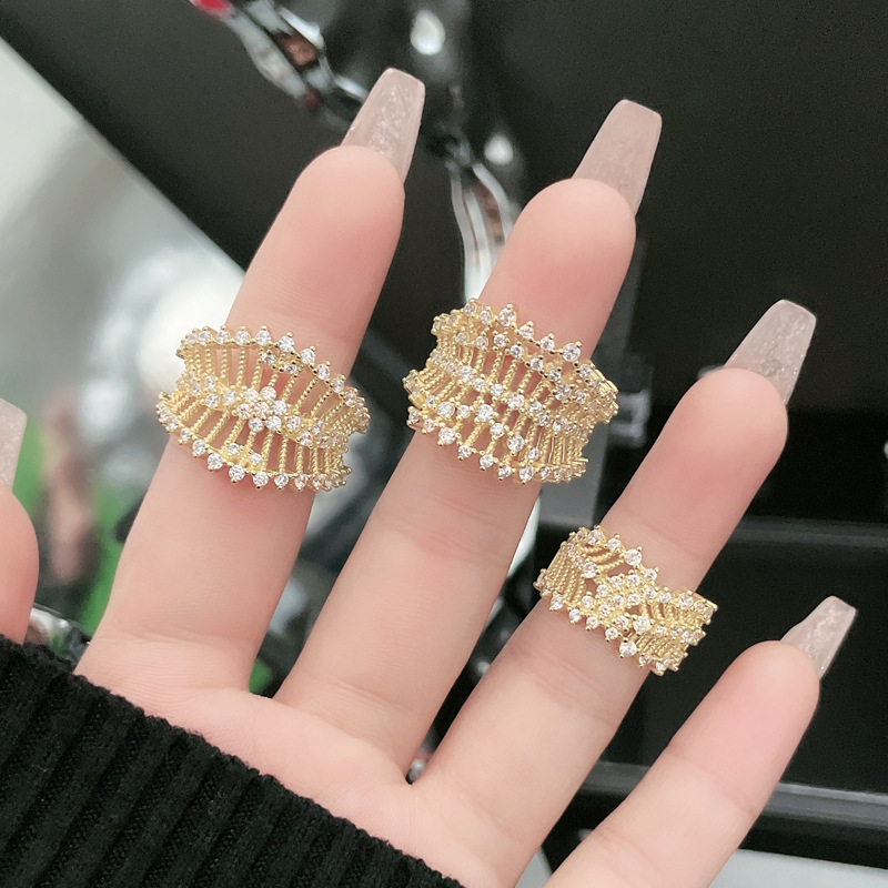 Retro hollowed-out medieval court-style Baroque European and American high-end ring, feminine charm, lace adjustable ring trend details Picture