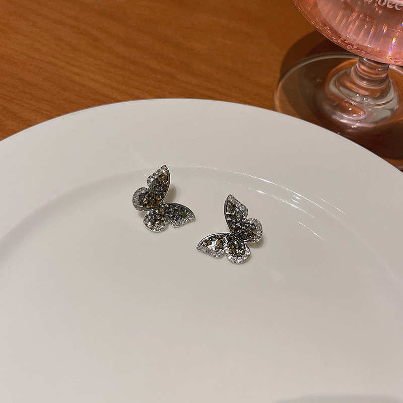 S925 Silver Needle Light Luxury Full diamond butterfly Zircon earrings, cold style, high-end design, simple and versatile stud earrings Application Scenario