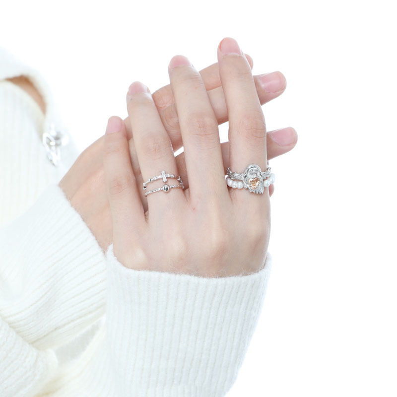 A niche design with a high-end feel, simple and versatile, plain ring with an open opening, a cold style for women to wear on Instagram, and a unique ring trend Specification drawing