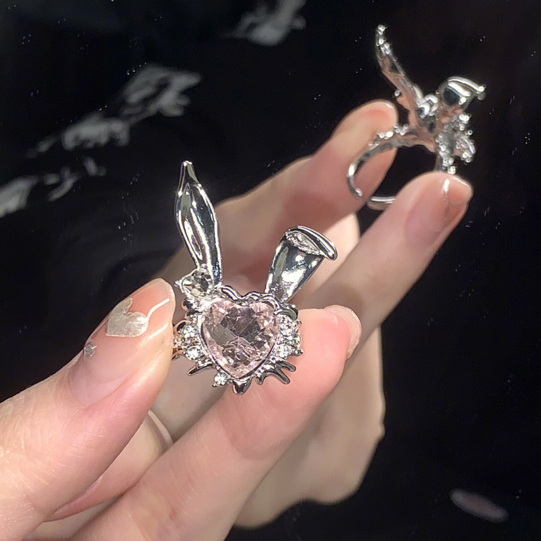 Cute, sweet, cool and playful rabbit diamond-encruted open ring, a high-end female style, sweet and girlish Korean style, versatile index finger ring full figure