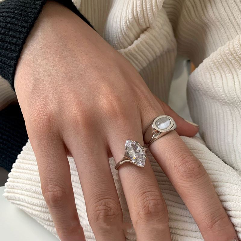 The square contrasting color gemstone denel-shaped ring exudes a light luxury and high-end feel. The horse eye zircon ring and the cat's eye stone ring for women are trendy full figure