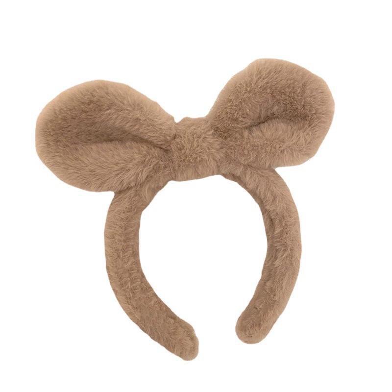 The plush rabbit ear headband is a new winter style. It can be used for facial masks, washing the face, and tying the hair. It is a cute and popular headband accessory Item Picture