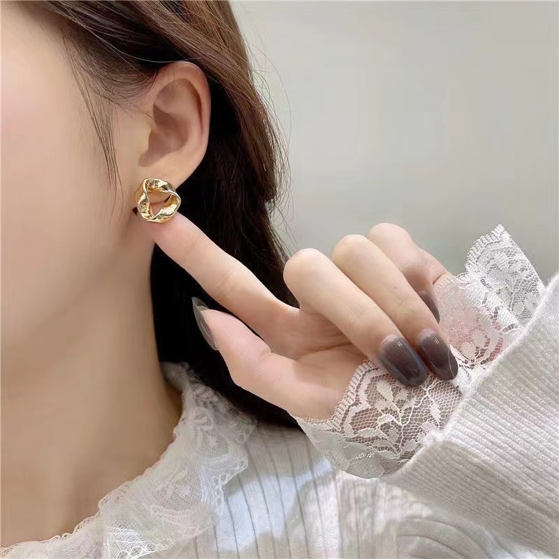 Geometric square ear ring high-end earrings 2025 new bestseller, elegant and suitable for square and round faces, stud earrings for women full figure