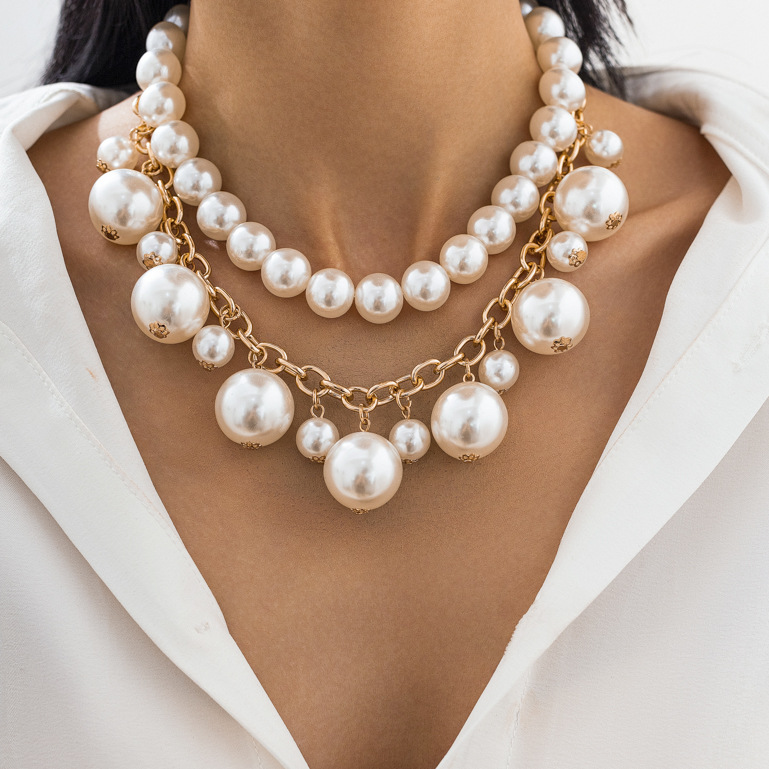 European and American cross-border jewelry, light luxury style pearl beaded pendant necklace, French fashion alloy multi-layer collarbone chain for women full figure
